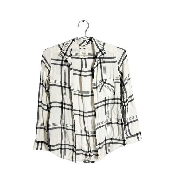 American Eagle Outfitters Tops - American Eagle Boyfriend Fit White Gray Plaid Shirt sz XS